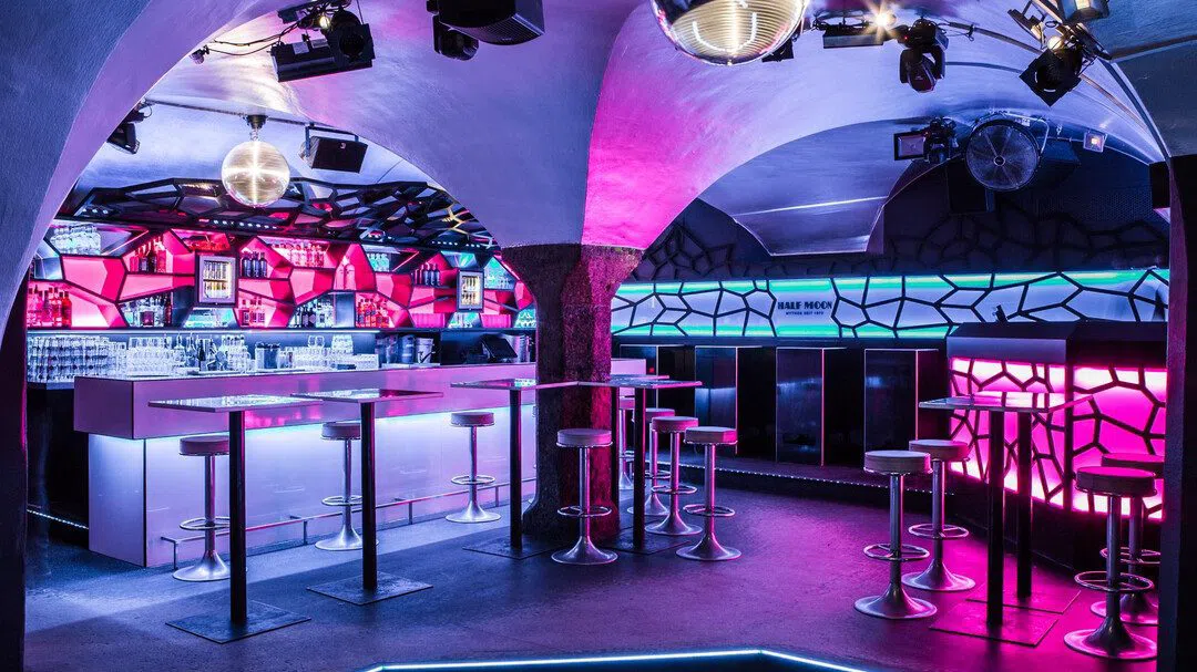 Club Half Moon, Salzburg