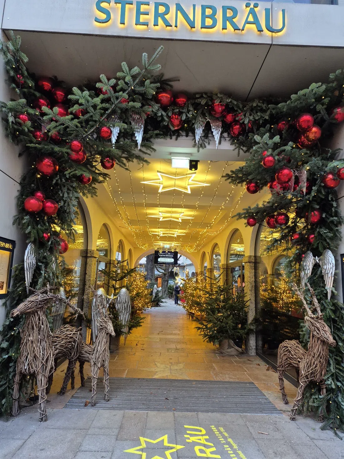 Christkindlmarkt Residenzplatz & Domplatz, Salzburg